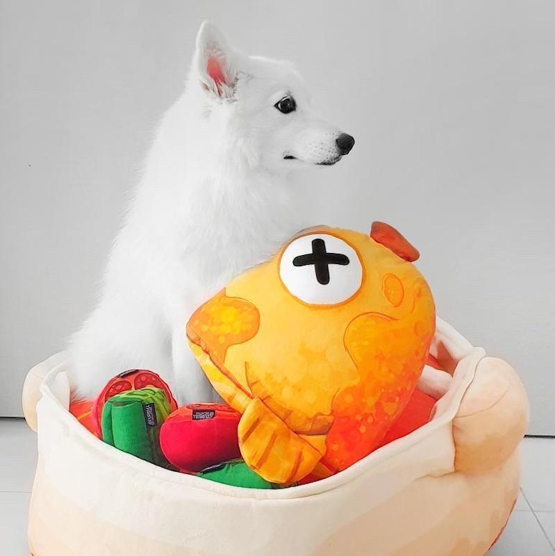 Furball Collective Curry Fish Head Pet Bed Set - Side